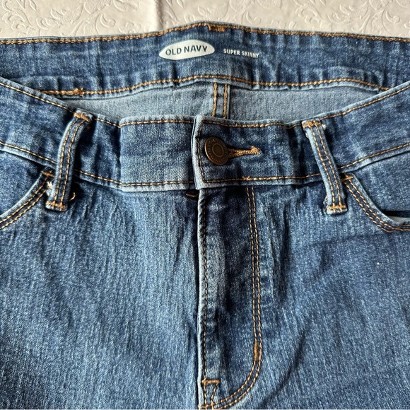 Old Navy Medium Wash Super Skinny Jeans - Picture 4 of 4